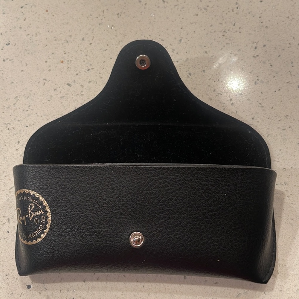 Ray-Ban sunglasses case - Picture 2 of 3